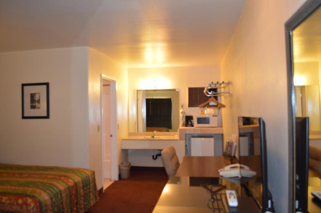 Rodeway Inn & Suites Blythe I-10 Екстер'єр фото