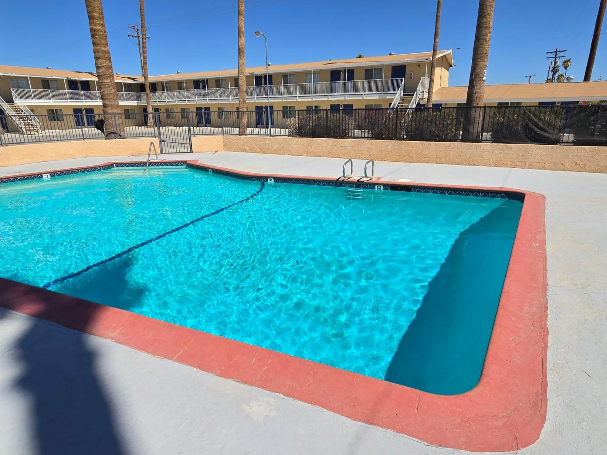 Rodeway Inn & Suites Blythe I-10 Екстер'єр фото