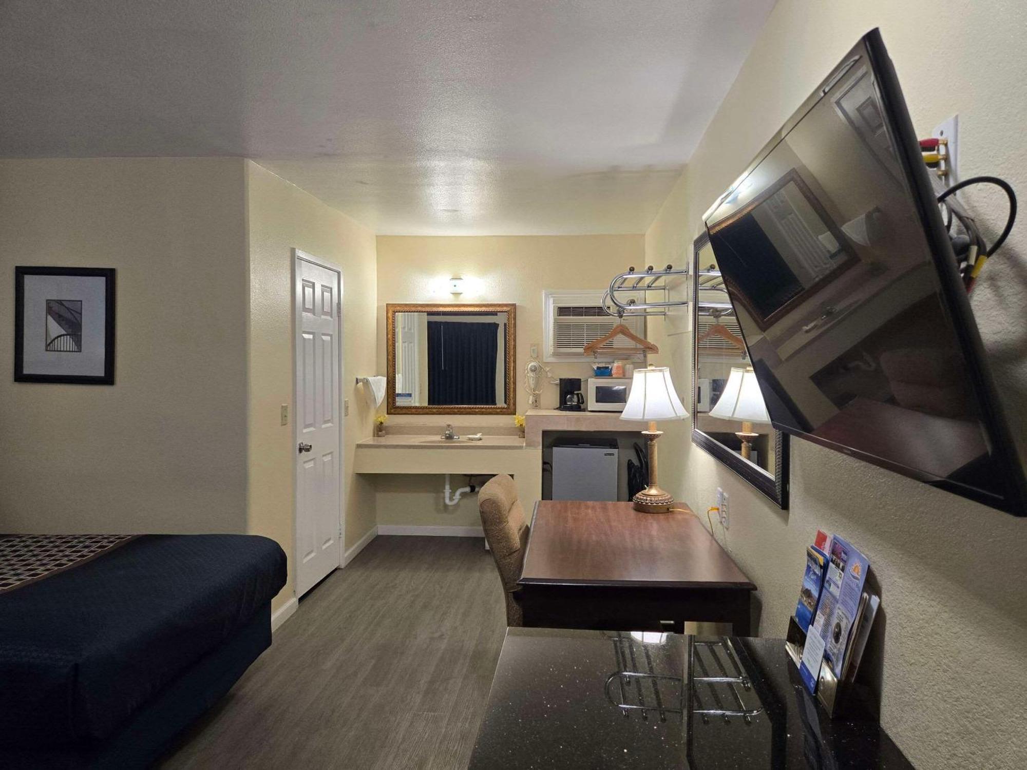 Rodeway Inn & Suites Blythe I-10 Екстер'єр фото
