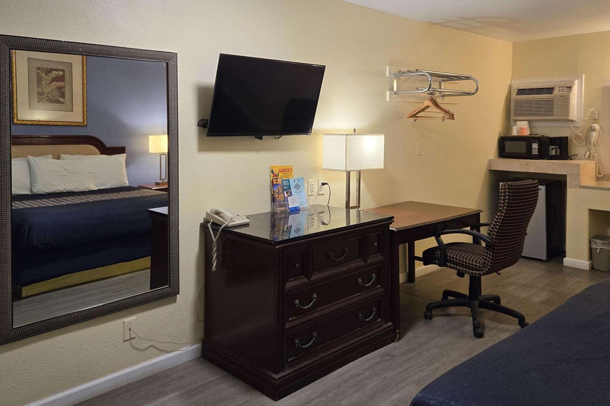 Rodeway Inn & Suites Blythe I-10 Екстер'єр фото
