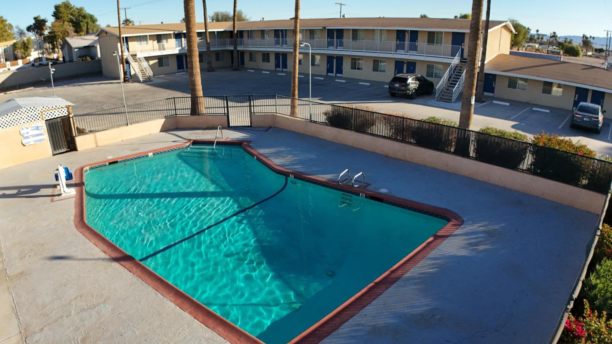 Rodeway Inn & Suites Blythe I-10 Екстер'єр фото